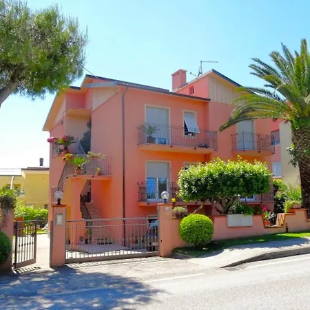 Patrizia - Vicino Al Centro, Con 3 E Posto Auto 努马纳