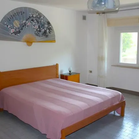 Patrizia - Vicino Al Centro, Con 3 E Posto Auto Numana